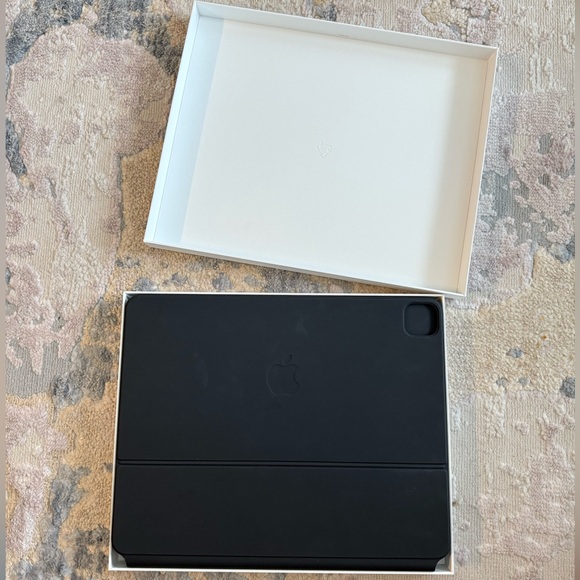 iPad Magic Keyboard (M2) - 12.9 inch - 4th/5th/6th Gen - Picture 5 of 6